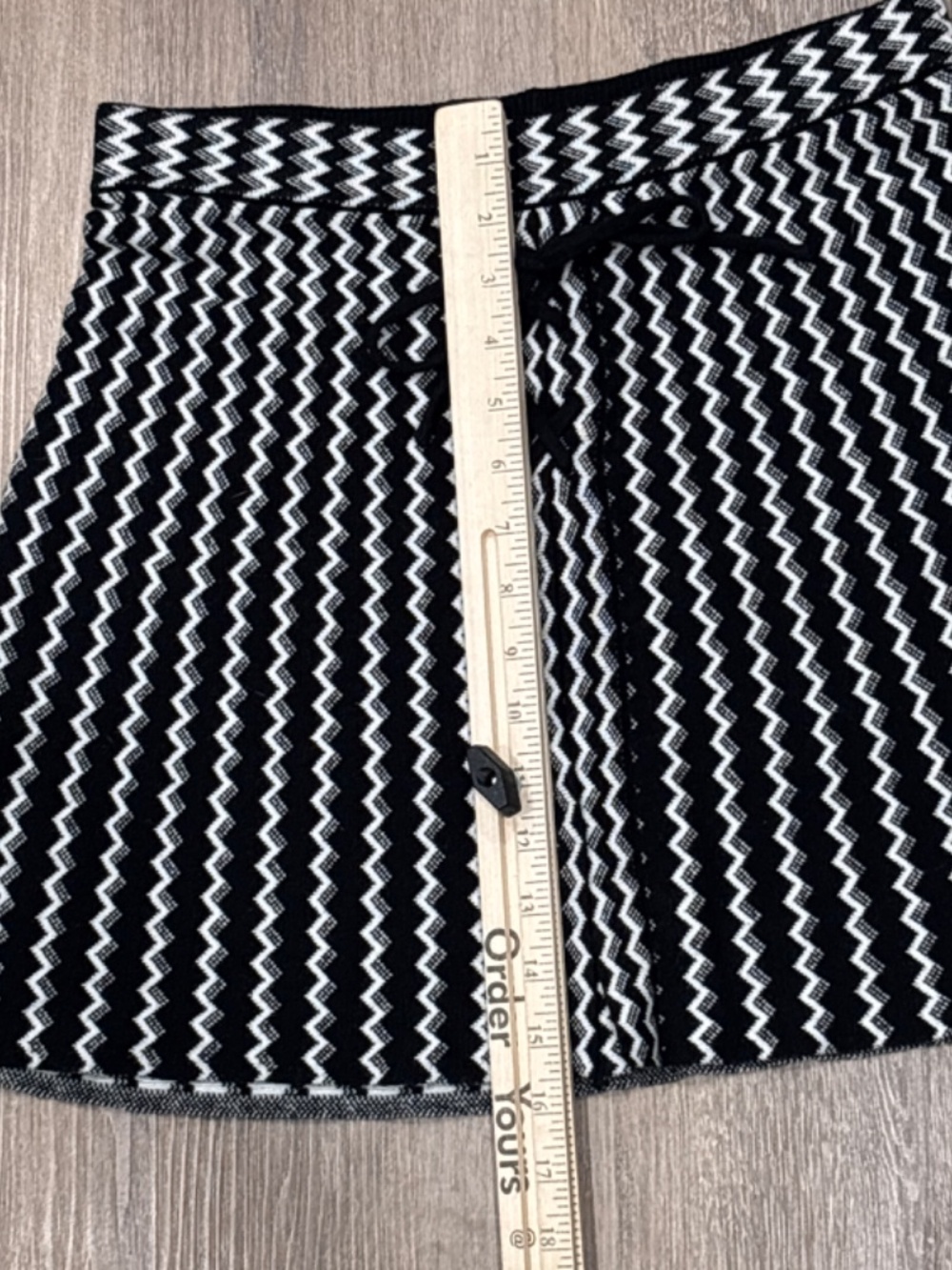 Candie's Black White Chevron Zig Zag Knit Mini Skirt Small Cotton Blend Tie - Picture 5 of 7